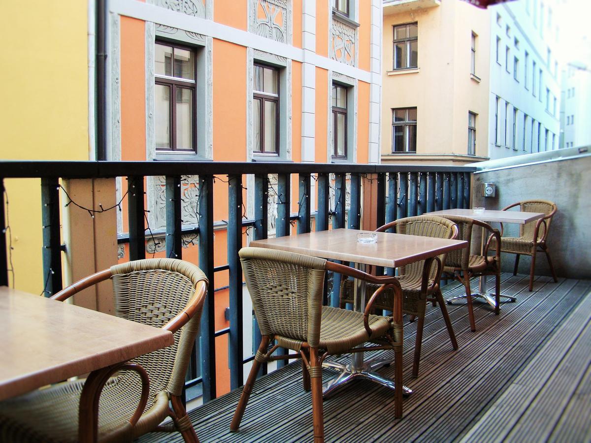 Wicked Weasel Hostel Riga Bagian luar foto