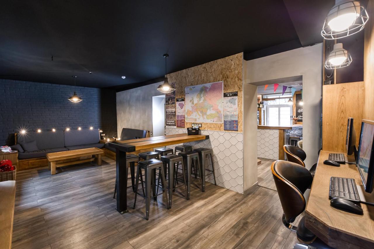 Wicked Weasel Hostel Riga Bagian luar foto