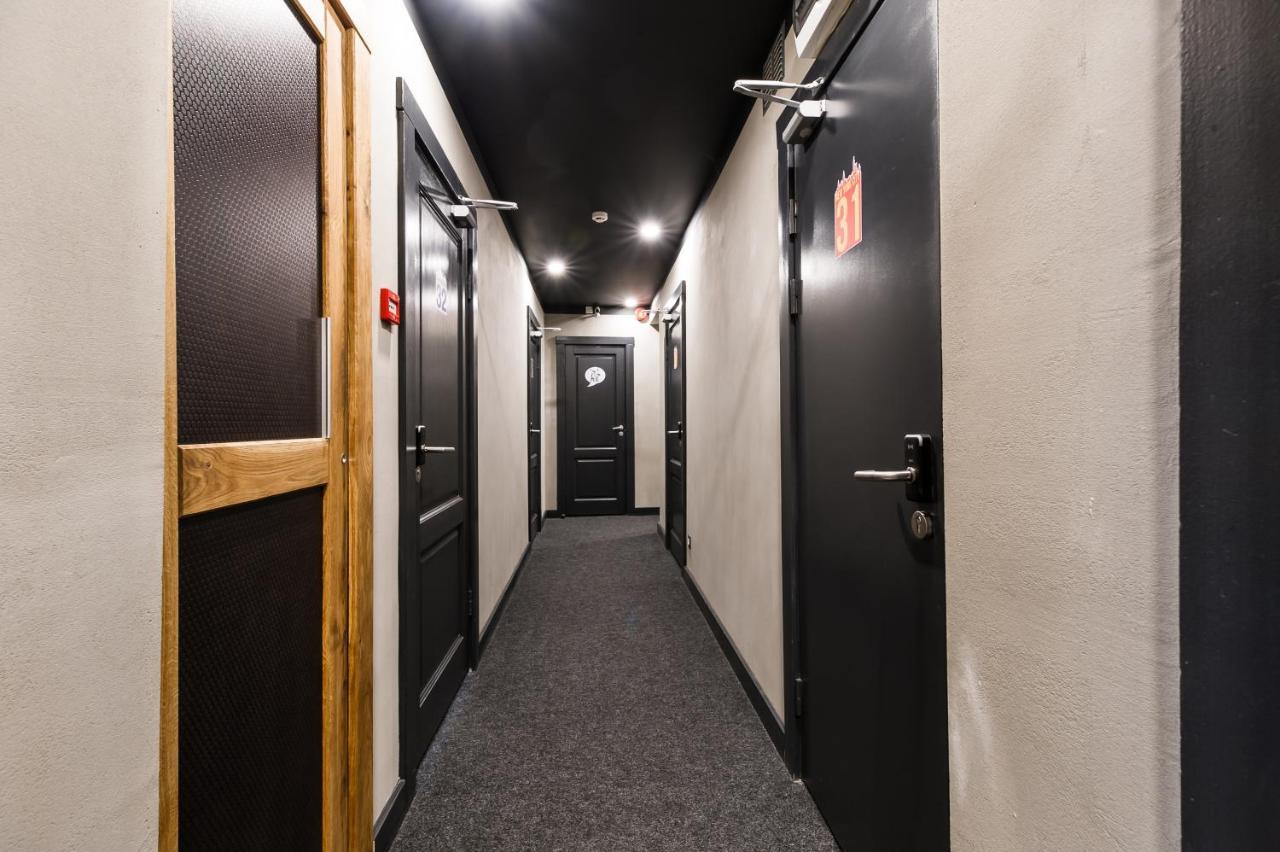 Wicked Weasel Hostel Riga Bagian luar foto