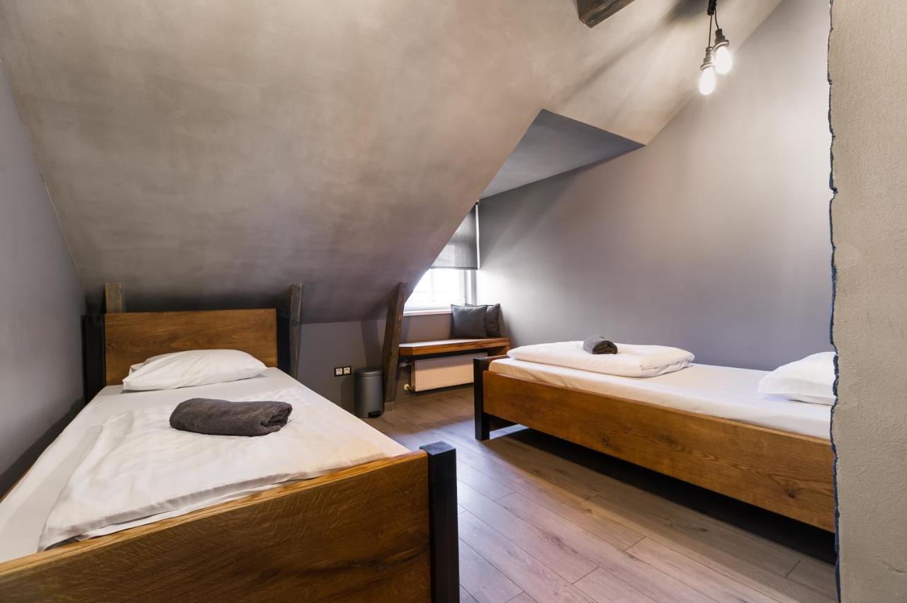 Wicked Weasel Hostel Riga Bagian luar foto