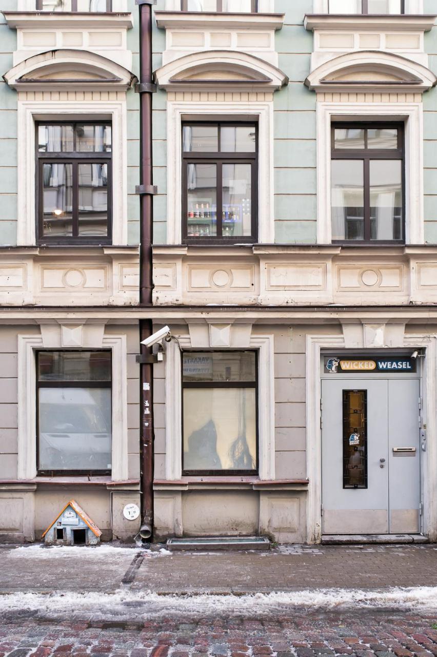 Wicked Weasel Hostel Riga Bagian luar foto
